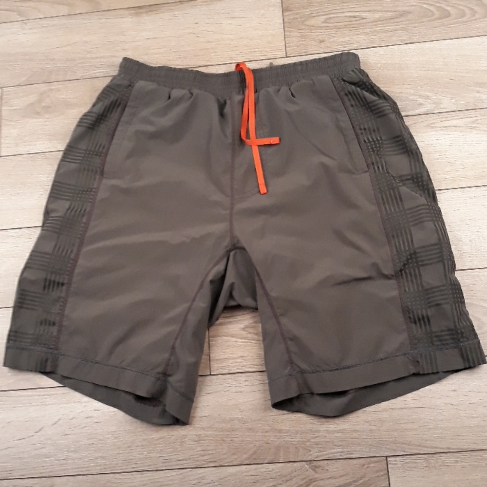 LULULEMON Grey Black Plaid Sz Medium Mens Athletic‎ Shorts